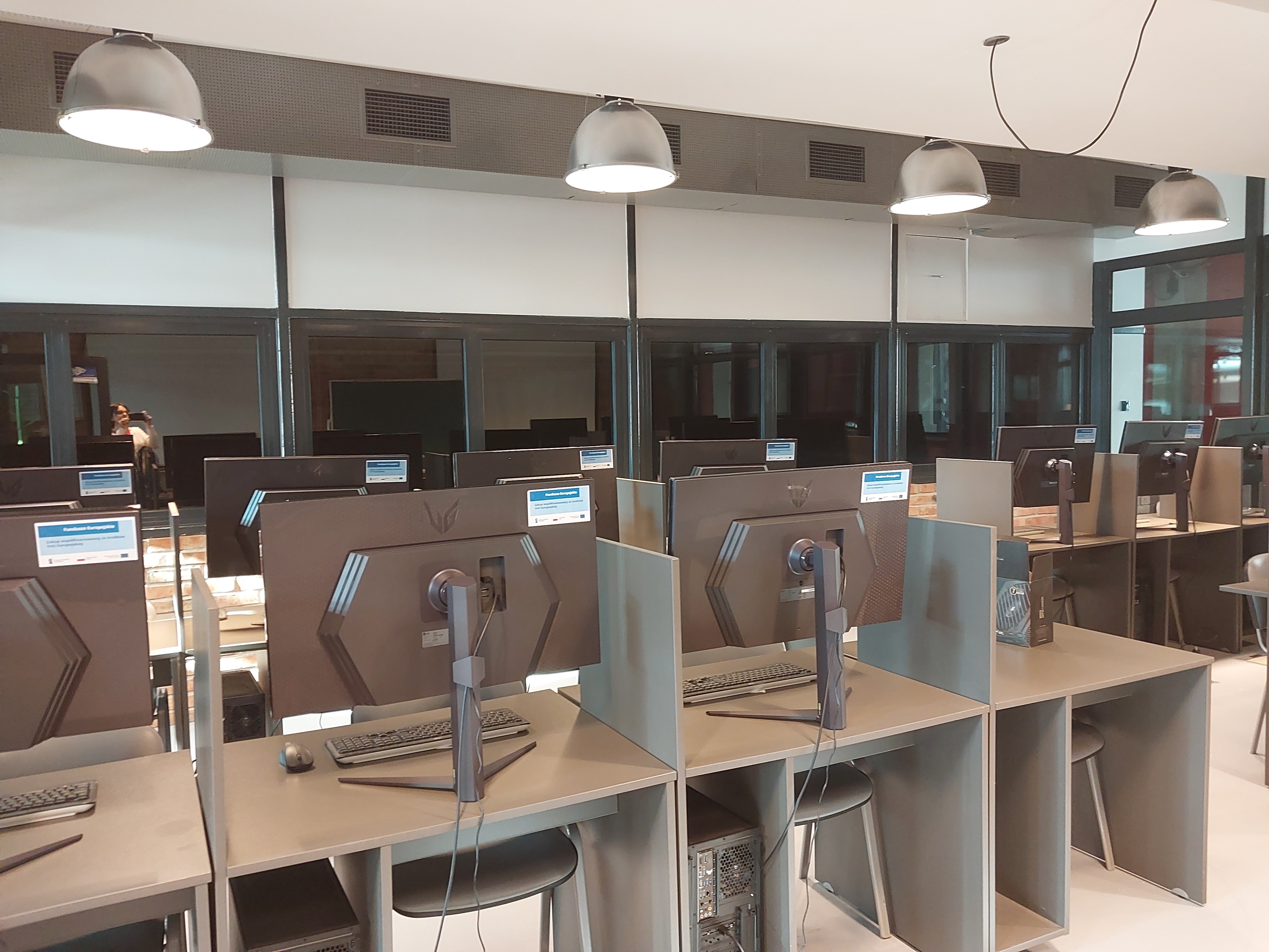 Odnowiona pracownia komputerowa już otwarta!